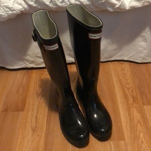 Gently Worn Glossy Black Hunter Rain Boots!
